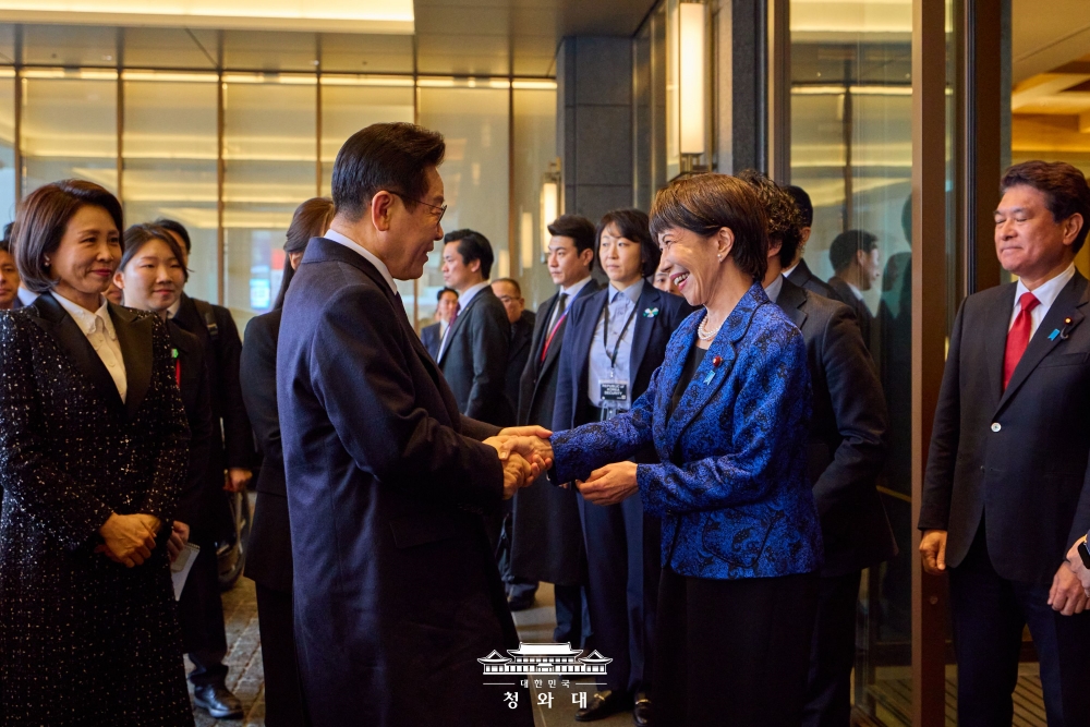 다카이치 총리, 이재명 대통령 호텔 영접